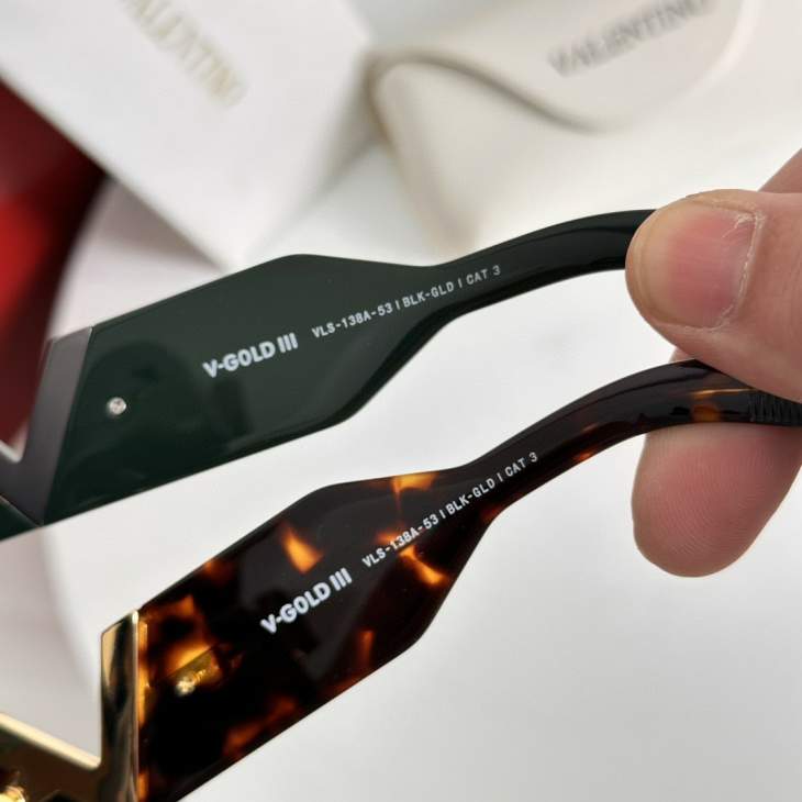 Picture of Valentino Sunglasses _SKUfw66579550fw
